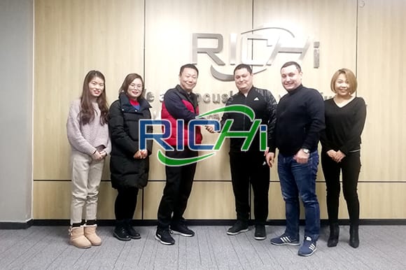 Proyecto completo de planta de fabricación de piensos en pellets para pollo de 1 a 2 toneladas por hora en Uzbekistán