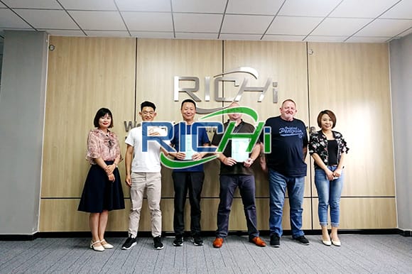 Proyecto de línea de producción de alimento en polvo para pollo de 1 a 2 toneladas por hora en Uzbekistán