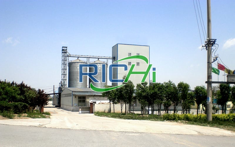 La línea de pellets de alimentación animal de 10-15T/H con sistema de silo en Uzbekistán
