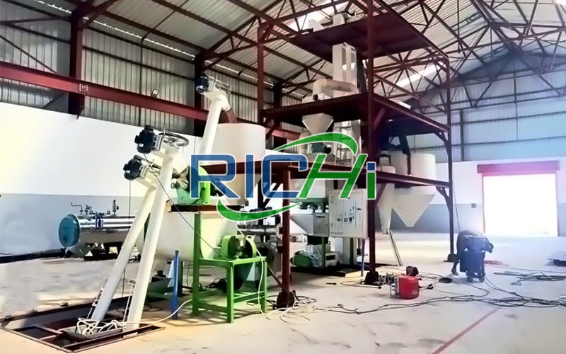 La línea combinada de alimento flotante para peces de 1 t/h y alimento para animales de 1-2 t/h en Uzbekistán