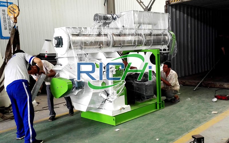 La línea de pellets de alimentación para animales rumiantes de 3-5T/H en Indonesia