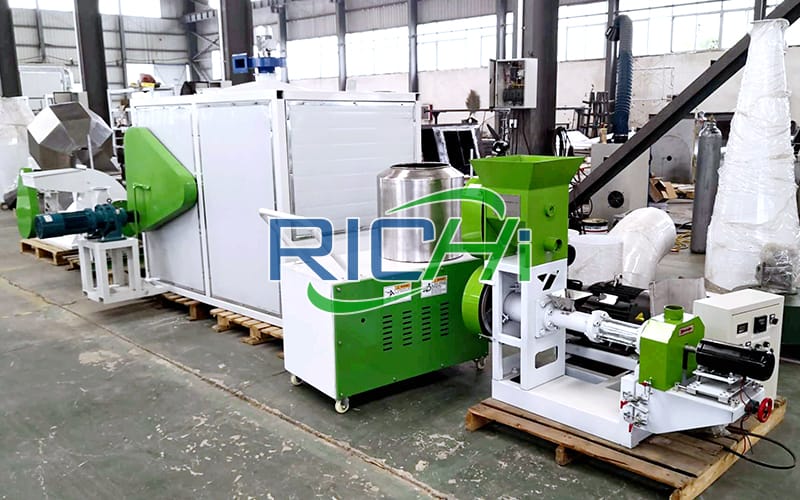 La línea de alimentación flotante para peces de 100-150 kg/h en Botswana