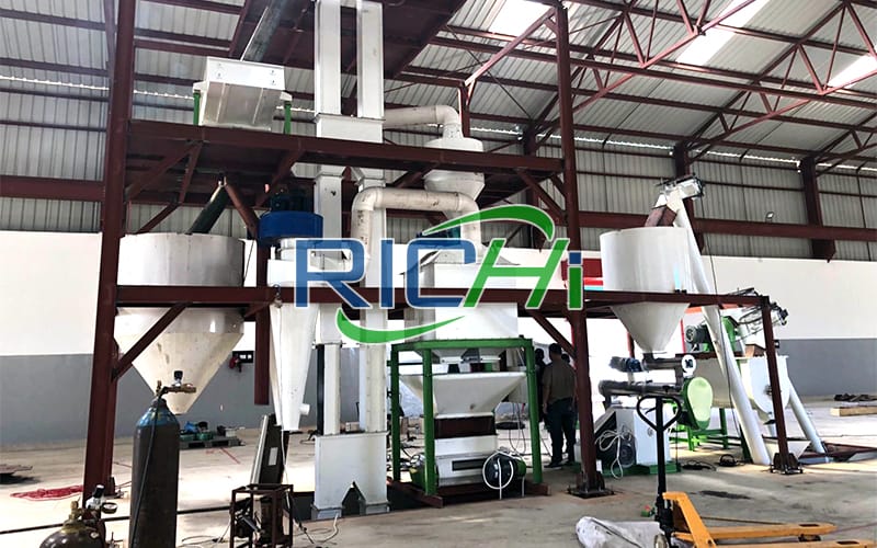 La línea de pellets de alimentación para ganado de 1-2T/H en Senegal