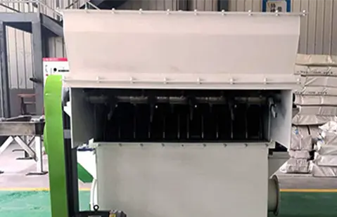 Puerto de alimentación de la máquina trituradora de césped