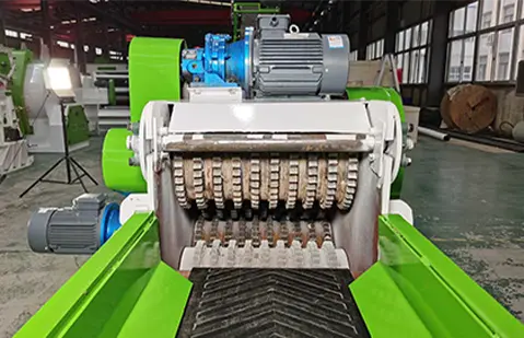 Puerto de alimentación de trituradora de palets de madera