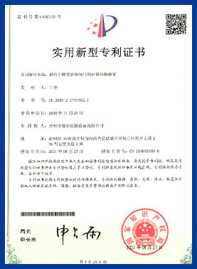 Dispositivo de dosificación y envasado con compuertas de apertura y cierre enrasadas